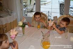 Поздравление подопечных детей Гродненского благотворительного общества от «Кронон Парк Отеля»