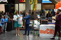 Директор Гродненского благотворительного общества поздравила с днем рождения торговый центр «OldCity»