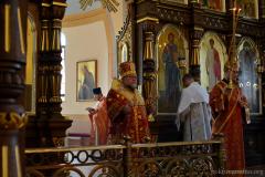Владыка Артемий  совершил литургию и диаконскую хиротонию в Покровском соборе 