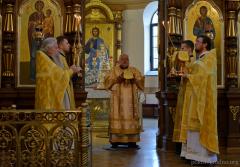 Архиепископ Артемий возглавил воскресную Божественную литургию в Покровском соборе