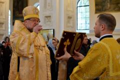Архиепископ Артемий совершил Божественную литургию в Покровском соборе