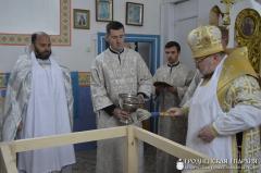 Владыка Артемий совершил освящение престола и литургию в храме деревни Острово