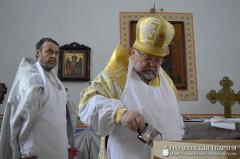 Владыка Артемий совершил освящение престола и литургию в храме деревни Острово