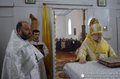 Владыка Артемий совершил освящение престола и литургию в храме деревни Острово