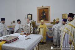 Владыка Артемий совершил освящение престола и литургию в храме деревни Острово
