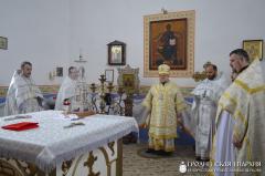 Владыка Артемий совершил освящение престола и литургию в храме деревни Острово