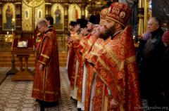 Архиепископ Артемий совершил в Покровском соборе Божественную литургию и иерейскую хиротонию