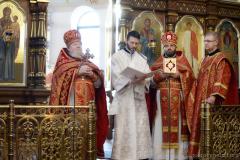 Архиепископ Артемий совершил в Покровском соборе Божественную литургию и иерейскую хиротонию