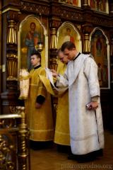 Архиепископ Артемий совершил в Покровском соборе литургию и диаконскую хиротонию