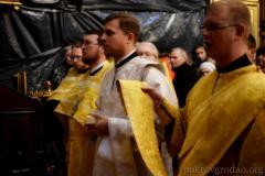 Архиепископ Артемий совершил в Покровском соборе литургию и диаконскую хиротонию