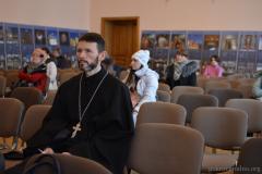 В Родительском клубе Покровского собора состоялась беседа на тему "Взаимоотношения между родителями и подростками"