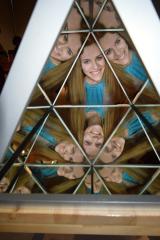 Ребята из детского клуба «Нарния» посетили уникальную интерактивную выставку «Очевидное и невероятное: оптические эффекты»