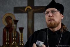 У дзень 125-годдзя са дня нараджэння М. Багдановіча святар Пакроўскага сабора здзейсніў паніхіду на магіле маці паэта