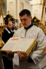 В Рождественский сочельник архиепископ Артемий возглавил великое повечерие и всенощное бдение в кафедральном соборе Гродно