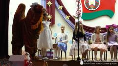 Настоятель храма Рождества Христова, воспитанники и учителя воскресной школы организовали рождественский праздник в школе №27 Гродно