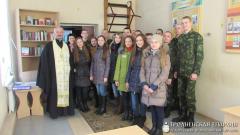 Хор храма святителя Николая поселка Берестовица поздравил с Рождеством воинов заставы №9