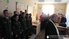 Хор храма святителя Николая поселка Берестовица поздравил с Рождеством воинов заставы №9