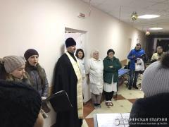 Настоятель и хор храма святителя Николая поздравили с Рождеством пациентов Берестовицкой районной больницы