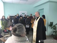 Настоятель и хор храма святителя Николая поздравили с Рождеством пациентов Берестовицкой районной больницы