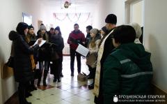 Настоятель и хор храма святителя Николая поздравили с Рождеством пациентов Берестовицкой районной больницы