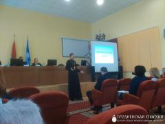 Священник принял участие в семинаре, посвященном проблеме домашнего насилия