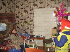 Учащиеся Озерской школы-интерната поздравили с Рождеством ветерана Великой Отечественной войны