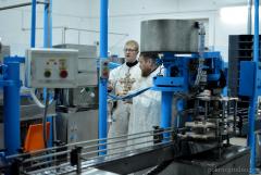 Накануне Крещения священник Покровского собора совершил чин великого освящения воды в цеху розлива минеральной воды в д. Поречье