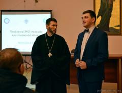 В родительском клубе Покровского собора рассказали о христианской оценке использования репродуктивных технологий