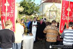 На приходе Святой Троицы поселка Зельва организовали сладкий стол в честь открытия нового здания воскресной школы