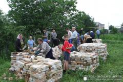 На приходе Святой Троицы поселка Зельва организовали сладкий стол в честь открытия нового здания воскресной школы