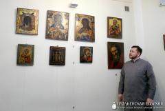 В храме святителя Луки прошла выставка старинных икон из частной коллекции