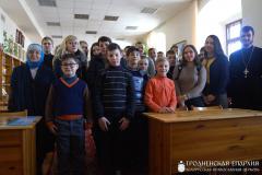 Братчики организовали паломничество для воспитанников Волковысского детского дома