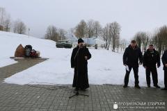 Священник принял участие в митинге в поселке Зельва