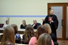 Святар Пакроўскага сабора прадставіў зборнік паэзіі «КАЛОЖСКІ ДАБРАВЕСТ» ва ўніверсітэце імя Янкі Купалы