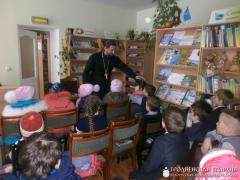 Встреча со священником в библиотеке поселка Острино