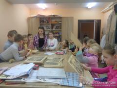 В воскресной «школе радости» прихода агрогородка Обухова ученики осваивают основы трудовой деятельности