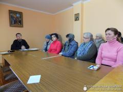 В Щучине провели беседу с работниками свечных ящиков и дежурными в храмах