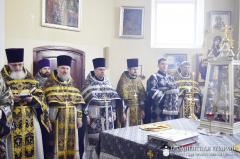 Архиепископ Артемий совершил Литургию Преждеосвященных Даров и освятил памятную доску в храме Святой Троицы поселка Россь