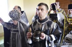 Архиепископ Артемий совершил Литургию Преждеосвященных Даров и освятил памятную доску в храме Святой Троицы поселка Россь