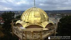 В Волковыске освятили кресты на купола строящегося храма Покрова Пресвятой Богородицы