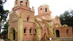 В Волковыске освятили кресты на купола строящегося храма Покрова Пресвятой Богородицы