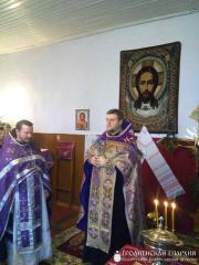 В Волковыске освятили кресты на купола строящегося храма Покрова Пресвятой Богородицы