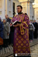 В Неделю Крестопоклонную архиепископ Артемий совершил литургию в кафедральном соборе города Гродно