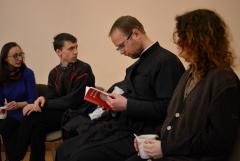 У Сусветны дзень паэзіі святар і моладзевае брацтва Пакроўскага сабора зладзілі прэзентацыю і вечарыну паэтычнага зборніка