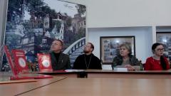 У Сусветны дзень паэзіі святар і моладзевае брацтва Пакроўскага сабора зладзілі прэзентацыю і вечарыну паэтычнага зборніка