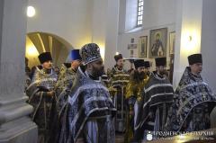 Архиепископ Артемий совершил Литургию Преждеосвященных Даров в храме деревни Мурованка