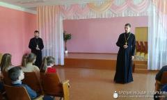 Ученики воскресной школы храма поселка Красносельский встретились с клириком кафедрального собора Волковыска