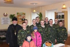 Благочинный Берестовицкого округа поздравил с Пасхой военнослужащих заставы №10