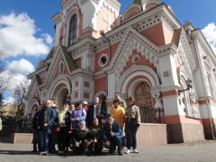 Братчики Покровского собора приготовили вербы и пообщались с "особенной" молодежью