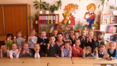 Руководитель иконописной студии "Покров" поделилась с первоклассниками мастерством росписи пасхальных яиц